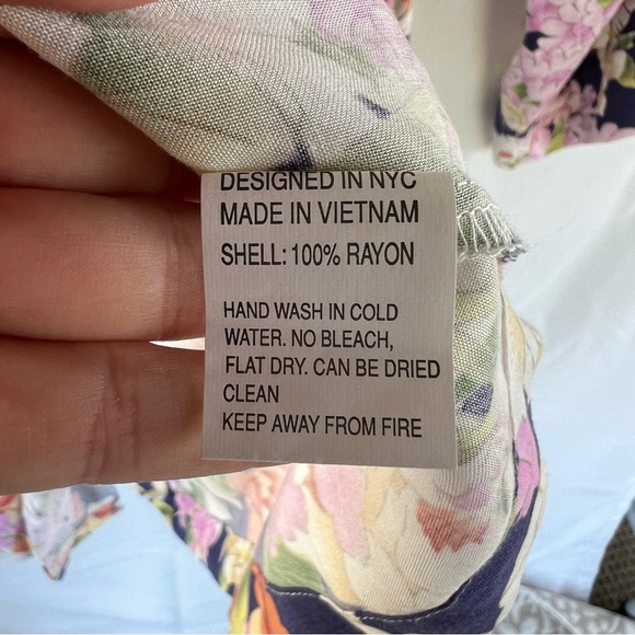 Yumi Kim Dream Lover Women’s Floral Robe with Belt & Pockets Size MED, Like New! - Picture 9 of 10